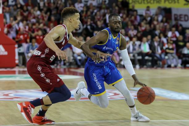 曾经效力于 曾经效力于