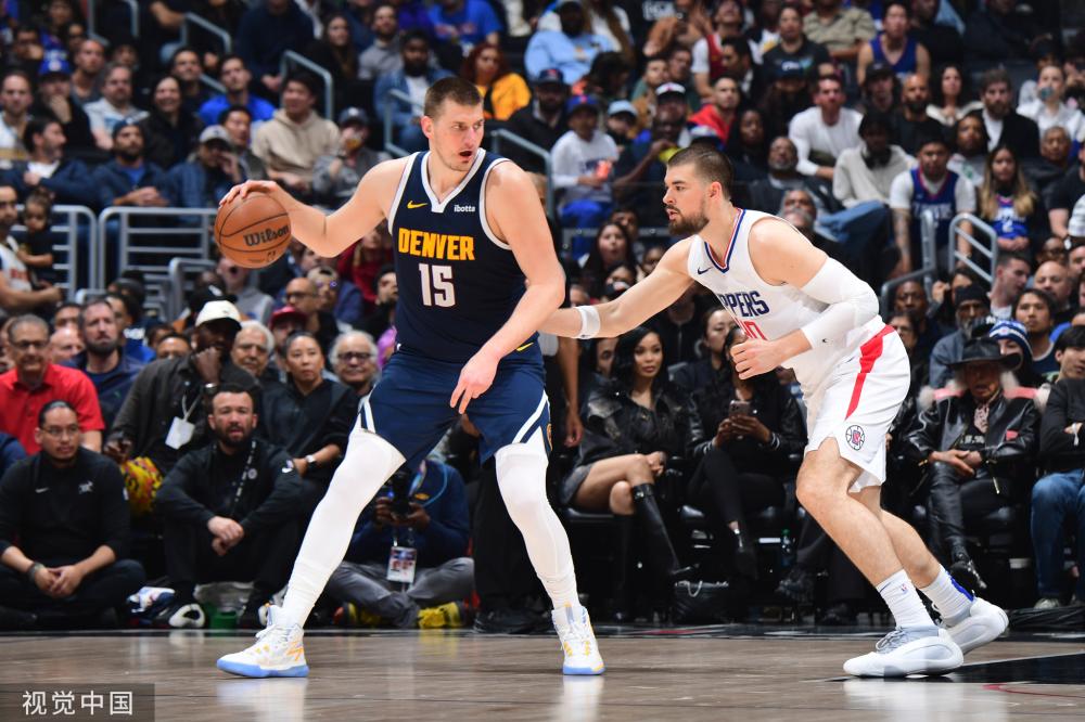 足进行友谊 足进行友谊