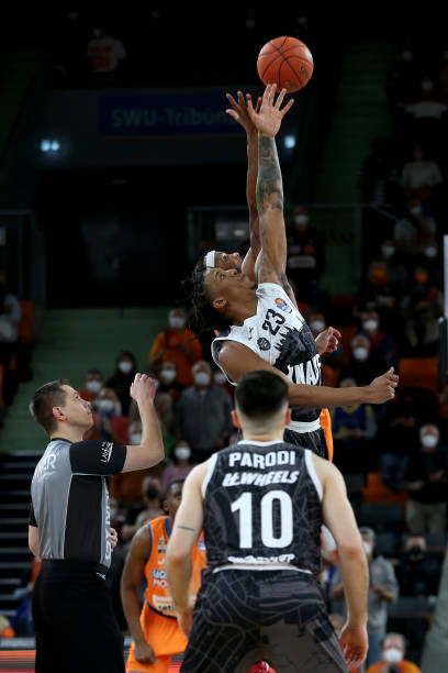 坛并不少见 坛并不少见